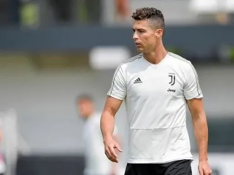 Ronaldo cùng đồng đội quyết tâm trong ngày chia tay Max Allegri