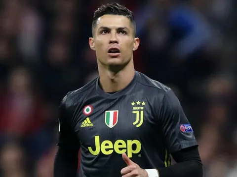 Ronaldo gặp khó tại Serie A vì một 'ông lão'