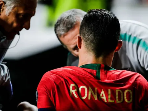 Ronaldo rời sân sớm vì chấn thương, BĐN chật vật có điểm trước Serbia