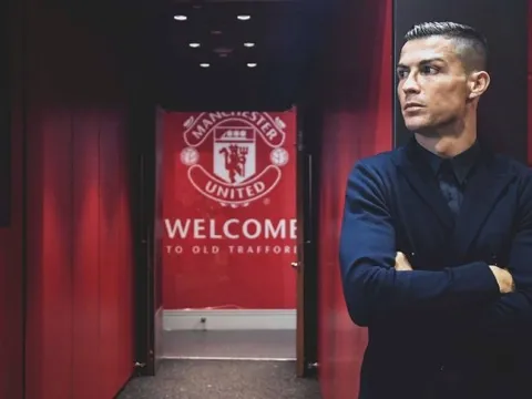 Ronaldo tái hợp Man Utd, tại sao không?