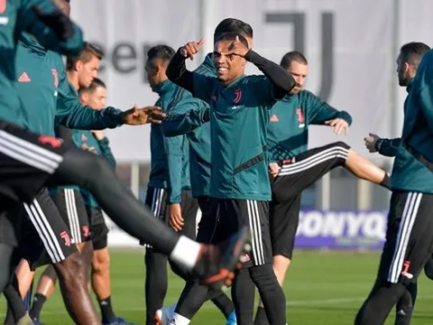 Ronaldo và các đồng đội làm điều kì lạ trên sân tập của Juventus