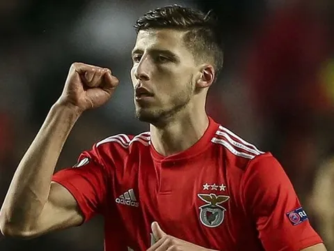 Hiến "con tốt thí", Real nhẹ nhàng giật mục tiêu hàng đầu của MU