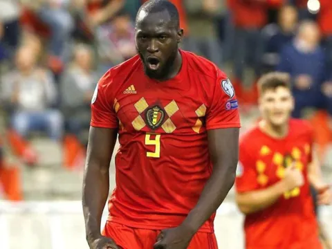 Fan Man Utd chia rẽ khi Lukaku úp mở tương lai