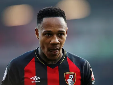 'Sai lầm của Klopp' thuê máy bay 'giải trí' cùng trẻ vị thành niên