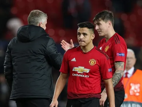 Thì ra đây là lý do Sanchez liên tục hóa "người vô hình"