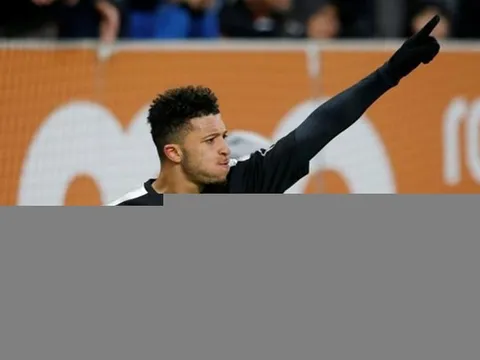 Sancho thiết lập cột mốc mới, ngay cả Messi cũng "bó tay"