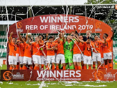 Sao Ajax tỏa sáng, đội trẻ Hà Lan bảo vệ thành công ngôi vương EURO