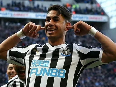 Sao Newcastle vui mừng khi được so sánh với Messi