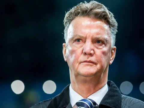 SỐC: Van Gaal cấm sao M.U tập với Giggs, bắt đi điều trị tâm lý