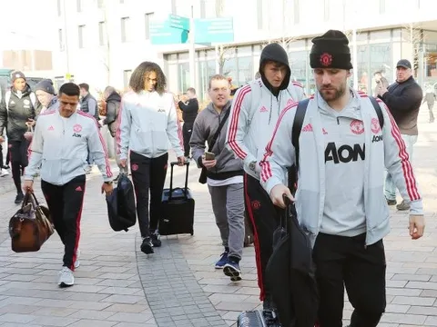 Sao trẻ Man Utd bẽn lẽn cùng đàn anh di chuyển tới London chiến Chelsea
