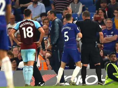 Sarri bị đuổi, Chelsea lỡ cơ hội tạo khoảng cách với MU, Arsenal