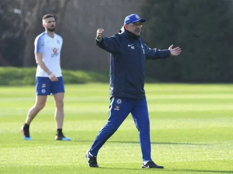 Sarri bực dọc ra mặt khi học trò chưa hiểu thế nào là "Sarri-ball"