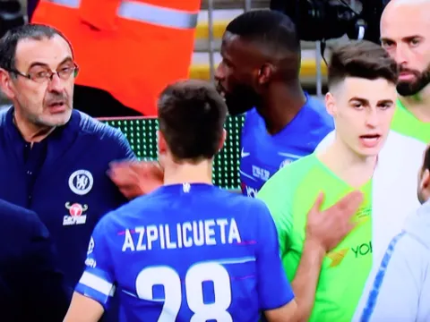 Sarri nói điều khó tin sau cú 'bật thầy' của Kepa