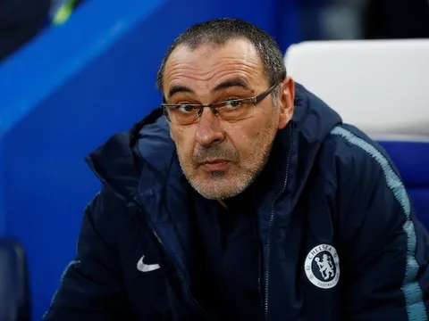 Sarri thừa nhận bất an về tương lai tại Chelsea