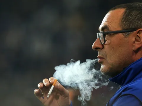 Sarri có "say thuốc lá" khi "lãng phí" Kante? Đọc và tìm câu trả lời