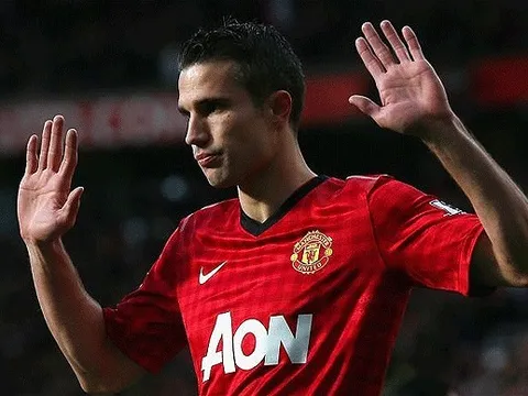 Sau 7 năm, Van Persie nói 1 câu với fan Arsenal về việc đến M.U