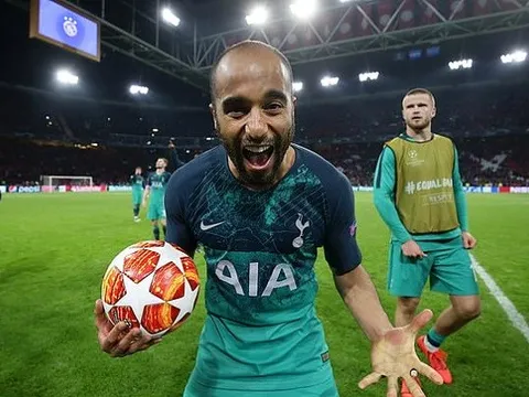 Sau chiến tích vĩ đại, Pochettino rơi nước mắt, học trò quẩy xuyên đêm