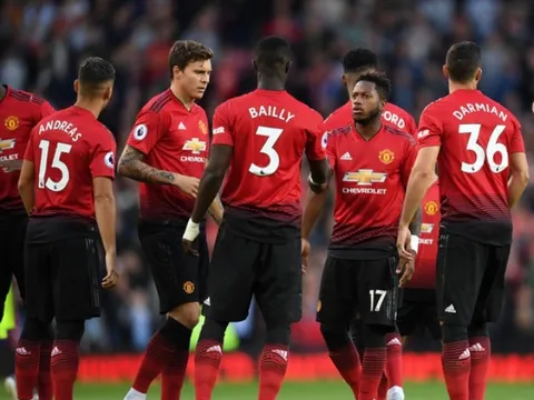 Sau Depay, "đại gia" nước Pháp tiếp tục giật bộ đôi trung vệ Man Utd