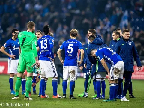 Schalke và cuộc khủng hoảng trước thềm derby vùng Ruhr