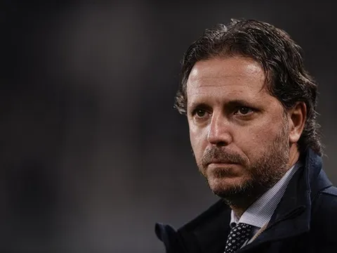 Sếp Juventus lên tiếng về tương lai của HLV Sarri và Paul Pogba