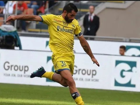 Sergio Pellissier rơi nước mắt vì được khán giả Inter Milan tri ân