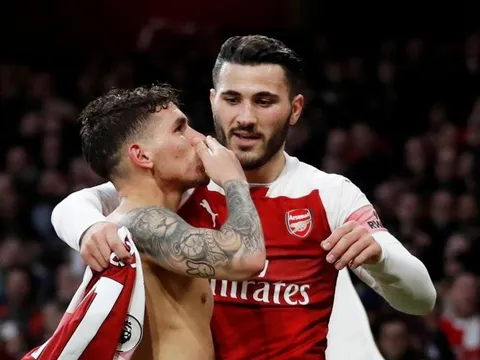 Shearer nói về "bom xịt" Arsenal: "Cậu ấy chơi như siêu nhân"