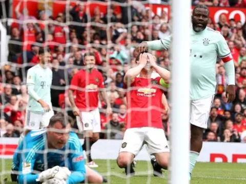 "Sir Alex nói với tôi: 'Thế quái nào cậu lại thử làm điều đó?'"