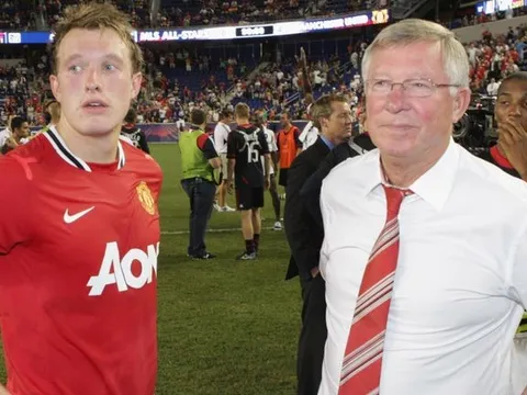 Sir Alex và lời sấm truyền không ngờ về Phil Jones