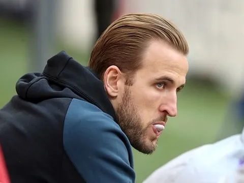 Đây, vẻ mặt của Harry Kane khi nhìn đồng đội trên thánh địa Johan Cruyff Arena