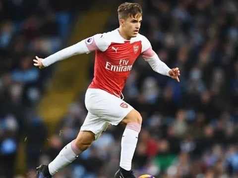 Cổ động viên ví Denis Suarez như huyền thoại sống của bóng đá thế giới