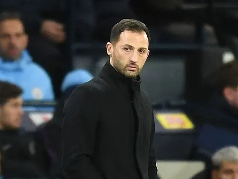 Schalke sa thải HLV sau khi thua Man City 7 bàn không gỡ