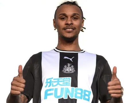 CHÍNH THỨC: 'Nạn nhân' của Ahsley Young bị đẩy đến Ngoại hạng Anh