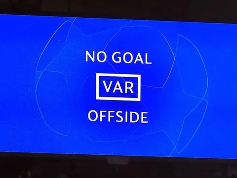 'VAR sẽ chặn đứng sự hấp dẫn của Premier League'