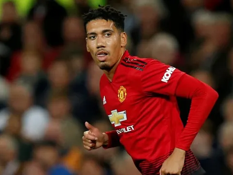 Smalling phá vỡ im lặng sau pha va chạm 'đẫm máu' với Messi