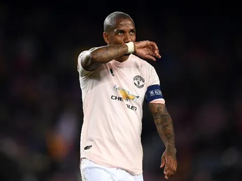 SỐC! Đến lượt đội trưởng Man Utd bị phân biệt chủng tộc