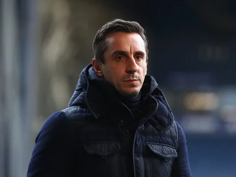 Sốc! Neville "mách nước" cho Liverpool lật đổ Manchester City