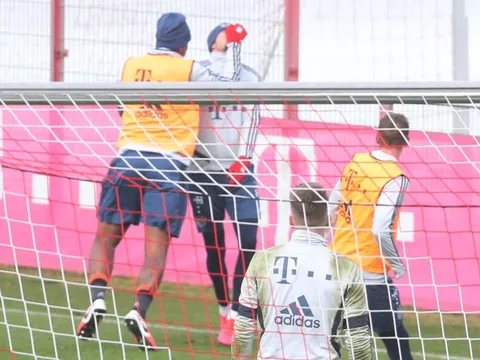 SỐC! Nội bộ của Bayern choảng nhau, các trụ cột căng thẳng cực độ