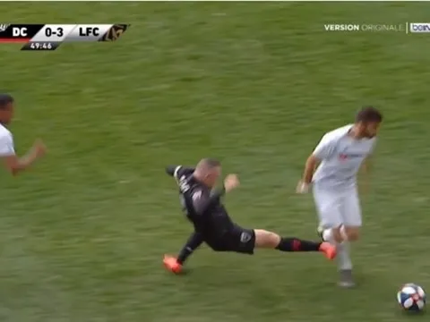 SỐC! Rooney ăn thẻ đỏ vì suýt "tước đi sự nghiệp" đối thủ