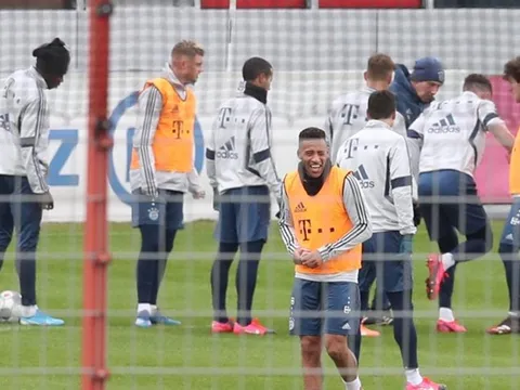 SỐC! Sao Bayern "vô cảm", cười hả hê khi thấy đồng đội đau đớn trên sân