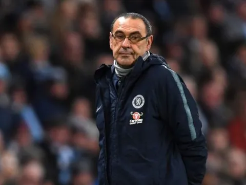 SỐC! Thua M.U, Sarri nghi ngờ cầu thủ Chelsea 'đâm sau lưng'