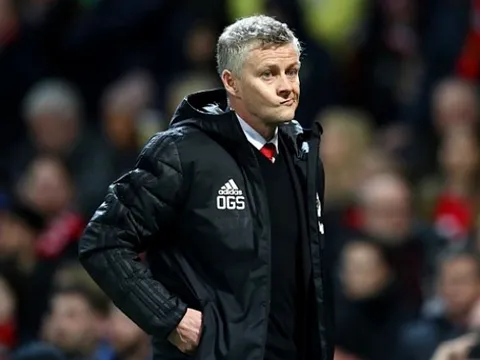 Solskjaer: "Barcelona nên có một cầu thủ bị đuổi khỏi sân..."