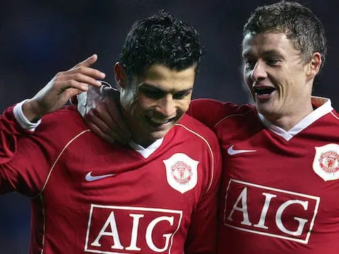 Solskjaer: 'Mang Ronaldo, Messi tới M.U? Tại sao không?'
