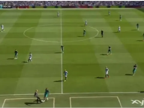 Pep nổi đóa vì bị Alli cố "hạ nhục" ngoài đường biên