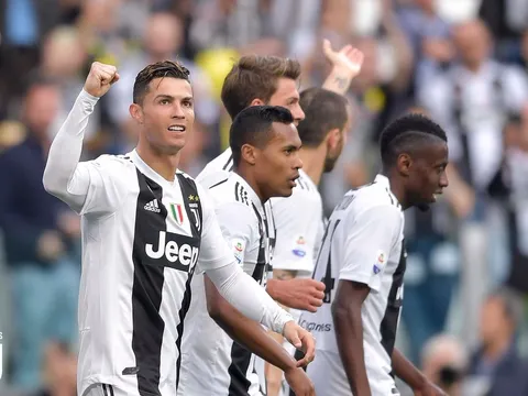 Ronaldo buộc Fiorentina tự dâng chiến thắng, Juventus vô địch Serie A sớm 5 vòng