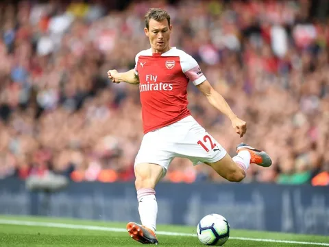 CHÍNH THỨC! Arsenal chia tay cầu thủ thứ ba sau Ramsey và Welbeck