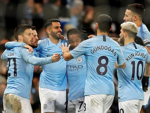 Sterling nổ hat-trick, gây áp lực lên đội bóng cũ Liverpool