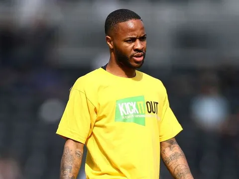 Sterling và hành động khó tin với 550 "đàn em"