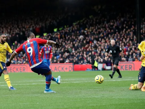 'Sự nhu nhược của Arsenal xuất hiện lần nữa'