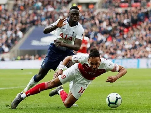 Sút hỏng phạt đền ở phút cuối, Arsenal gửi tin cực vui đến Man Utd