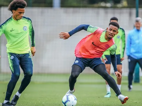 Không cho Liverpool bất cứ cơ hội nào, dàn sao Man City lập tức thể hiện tinh thần này